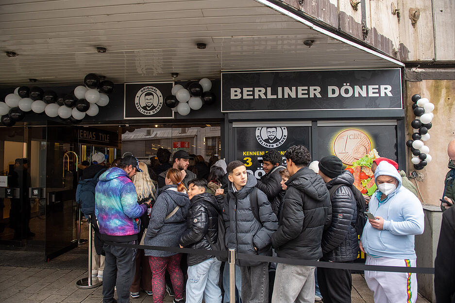 Zahlreiche Kunden nutzen die Sonderaktion für ihren ersten Besuch. Zahlreiche Kunden nutzen die Sonderaktion für ihren ersten Besuch.