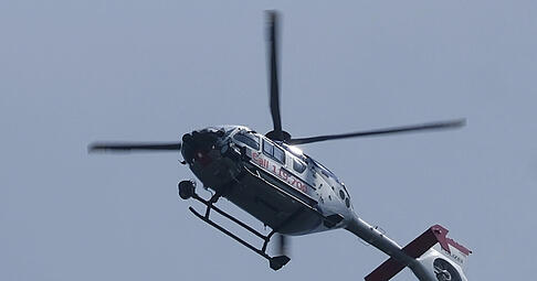 Die Polizei Heilbronn sucht mit einem Hubschrauber nach einer vermissten Demenzkranken in Böckingen.