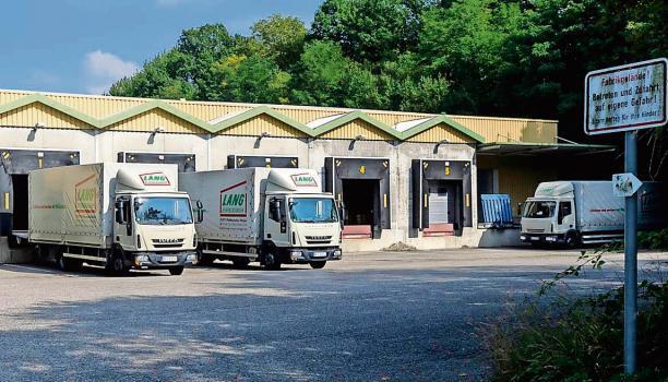 Viel Schatten, aber auch Licht: Die Pfaffenhofener Firma Lang Verpackungen hat einen Insolvenzantrag gestellt. Die Prognosen sind aber eher positiv. Foto: Dennis Mugler Viel Schatten, aber auch Licht: Die Pfaffenhofener Firma Lang Verpackungen hat einen Insolvenzantrag gestellt. Die Prognosen sind aber eher positiv. Foto: Dennis Mugler