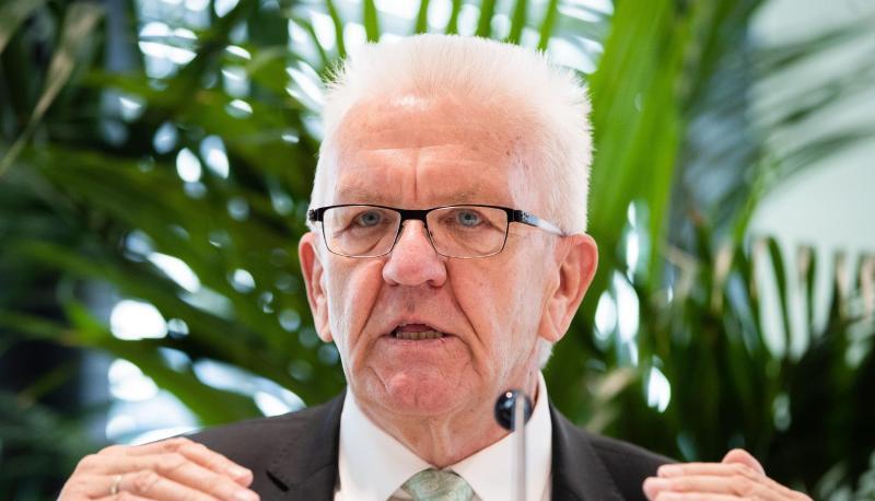 Winfried Kretschmann (Bündnis 90/Die Grünen), Ministerpräsident von Baden-Württemberg, spricht.