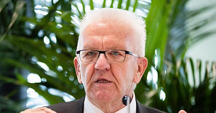 Winfried Kretschmann (Bündnis 90/Die Grünen), Ministerpräsident von Baden-Württemberg, spricht.