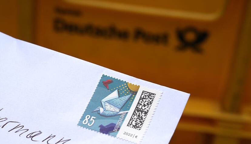 Noch kostet der Inlandsversand eines Standardbriefs in Deutschland 85 Cent. Noch kostet der Inlandsversand eines Standardbriefs in Deutschland 85 Cent.