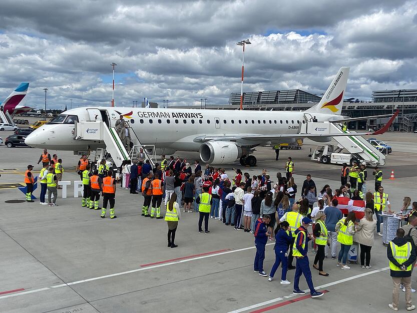EM 2024: Dänemark landet am Flughafen Stuttgart