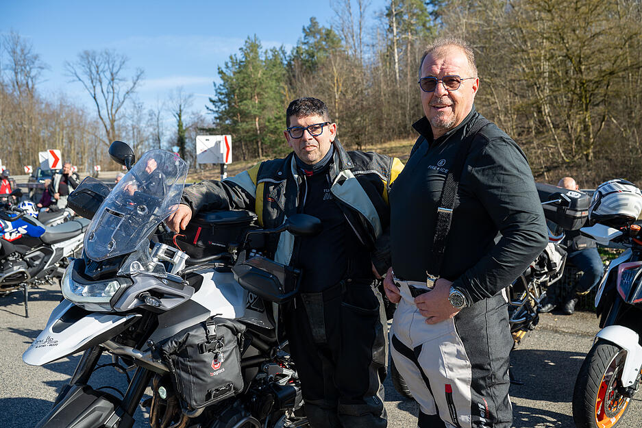 Saisonbeginn im Fr&uuml;hling: Viele Biker genie&szlig;en die ersten Kilometer des Jahres.