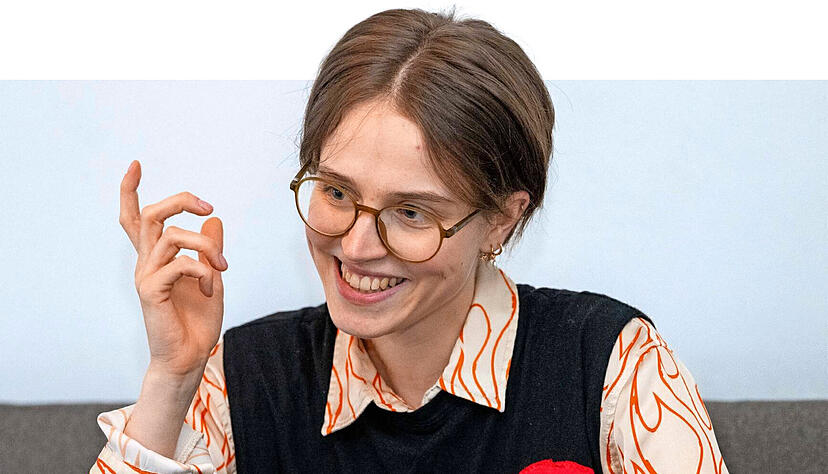 „Die Vielfalt, das ist das Interessante am Theater“.Seit September lebt Sonia Glade in Heilbronn und fühlt sich angekommen im Team des Ensembles des Jungen Theaters. Auf der Bühne wird man sie ohne Brille mit Kontaktlinsen erleben. „Die Vielfalt, das ist das Interessante am Theater“.Seit September lebt Sonia Glade in Heilbronn und fühlt sich angekommen im Team des Ensembles des Jungen Theaters. Auf der Bühne wird man sie ohne Brille mit Kontaktlinsen erleben.