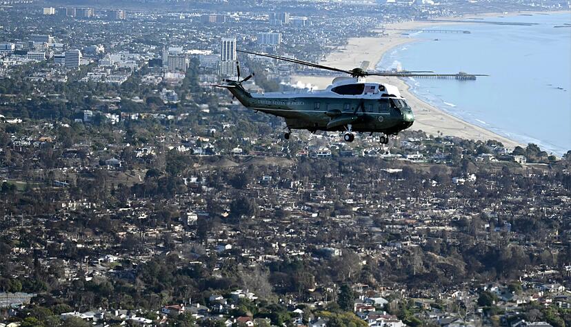 Nach dem &Uuml;berflug &uuml;ber die Brandgebiete zeigte sich Trump schockiert.