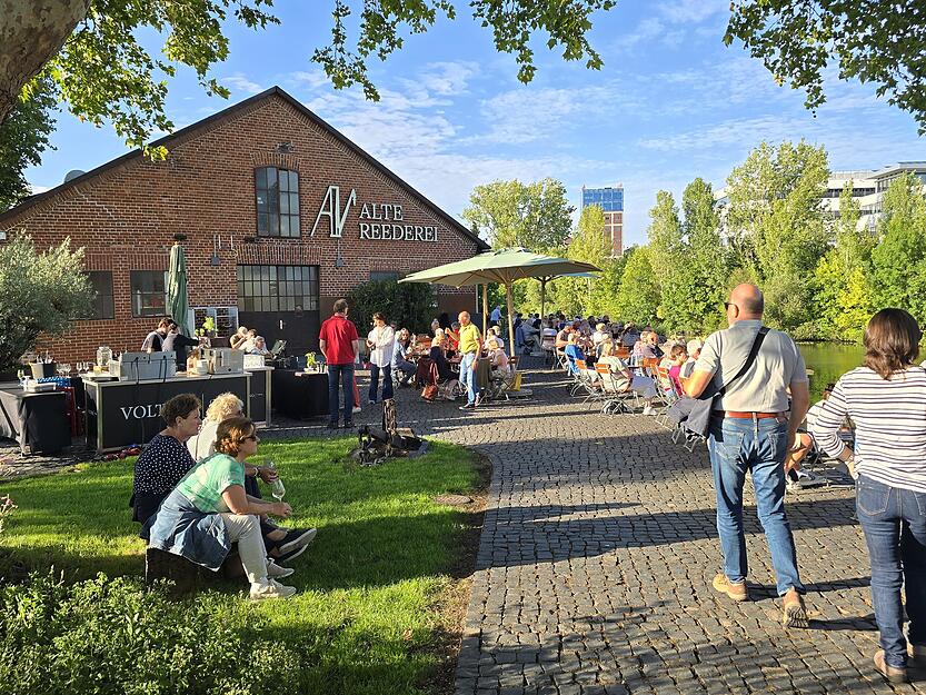 Die Fährlebühne befindet sich auf dem ehemaligen Heilbronner Buga-Areal neben der Alten Reederei. Die Fährlebühne befindet sich auf dem ehemaligen Heilbronner Buga-Areal neben der Alten Reederei.