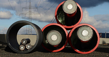 Leitungen, so dick wie Oberschenkel, sollen ab 2025 Strom von Nord- nach S&uuml;ddeutschland bef&ouml;rdern.  Foto: dpa
