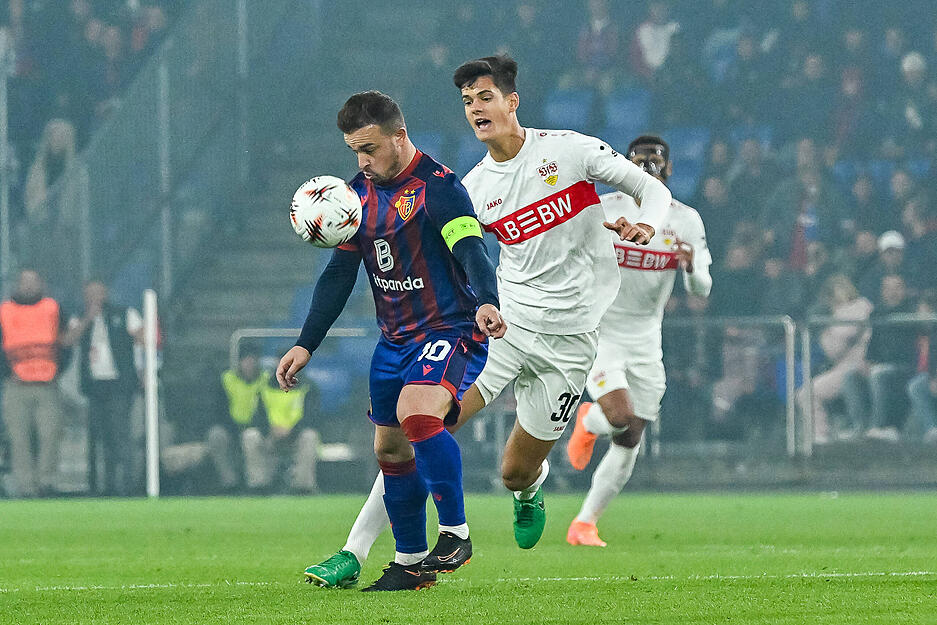 Chema Andres: Gute Kopfballchance vergeben. Defensiv vor der Abwehr nicht immer stabil. Verteidigte oft weit vorne. Konnte die Konter des FC Basel kaum unterbinden. Note: 4