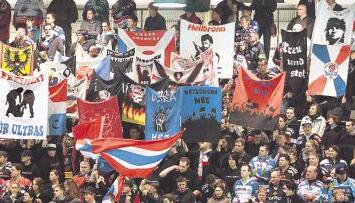 Im Internet-Forum verurteilen die Falken-Fans die Tat von Landshut und fordern Stadionverbote f&uuml;r die T&auml;ter.Foto: Archiv/Veigel