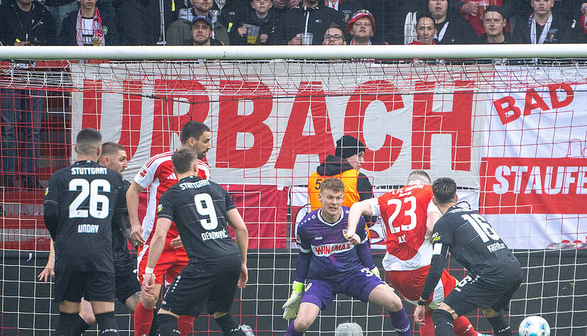 Alexander Nübel: Erlebt einen kuriosen Abend. Bei den Gegentoren war Nübel ohne große Chance. Wurde sonst wenig gefordert. Note: 4