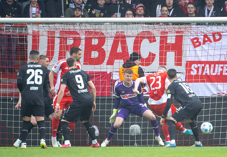 Alexander Nübel: Erlebt einen kuriosen Abend. Bei den Gegentoren war Nübel ohne große Chance. Wurde sonst wenig gefordert. Note: 4