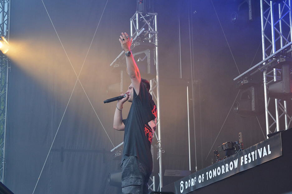 Ausgelassene Party-Stimmung herrschte am Samstag beim Festival Dorf of Tomorrow in Möckmühl-Korb. Ausgelassene Party-Stimmung herrschte am Samstag beim Festival Dorf of Tomorrow in Möckmühl-Korb.