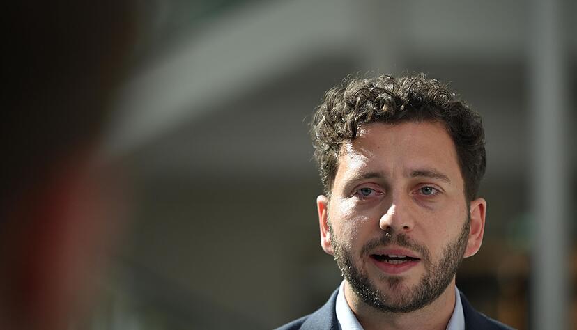 Gr&uuml;nen-Chef Felix Banaszak &uuml;bte heftige Kritik. (Archivfoto)