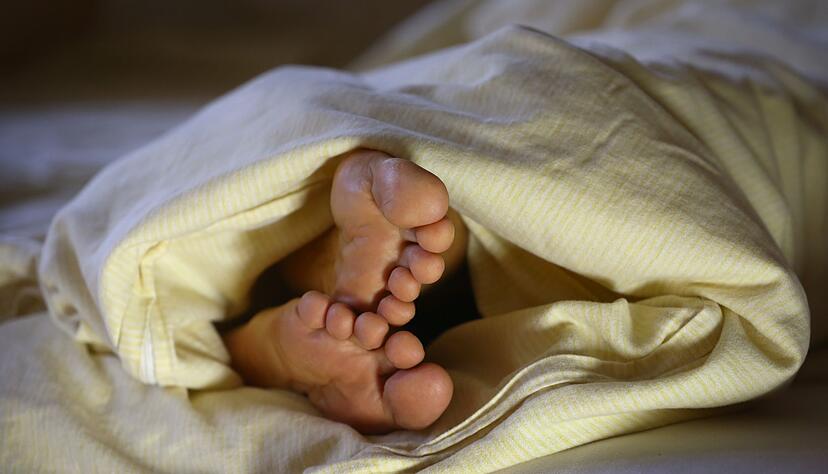 Endlich wieder einrollen in dicke Bettdecken. (Symbolbild)