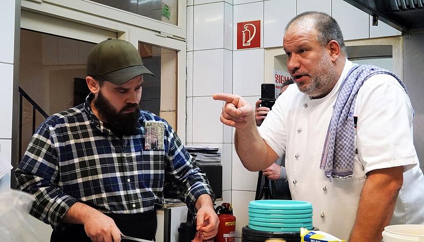 In einem Kochkurs lernen die Teilnehmer das Fleisch des Nagetiers als Gulasch, Geschnetzeltes in Kirsch-Pfeffer-Sauce, kleine Spieße, Frikadellen und Frühlingsrollen kennen. In einem Kochkurs lernen die Teilnehmer das Fleisch des Nagetiers als Gulasch, Geschnetzeltes in Kirsch-Pfeffer-Sauce, kleine Spieße, Frikadellen und Frühlingsrollen kennen.