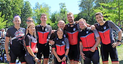 Schnell noch ein Foto, dann geht es zum Start: Die TG Forchtenberg hat ihre Mannschaft beim Triathlon vergrößert. Schnell noch ein Foto, dann geht es zum Start: Die TG Forchtenberg hat ihre Mannschaft beim Triathlon vergrößert.