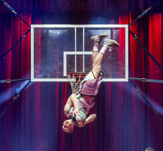 Spitzenakrobatik und internationale Künstler prägen den Auftakt des Heilbronner Weihnachtszirkus. Spitzenakrobatik und internationale Künstler prägen den Auftakt des Heilbronner Weihnachtszirkus.