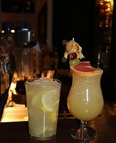 Mehr als 100 Cocktails und Drinks stehen auf der Karte.