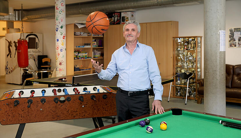 Begeisterter Basketballspieler: Mit Teamsportarten gelang es Artur Knaus in fast drei Jahrzehnten, im Jugendtreff Magnet Menschen zusammenzubringen und Vorurteile zwischen den Kulturen abzubauen.