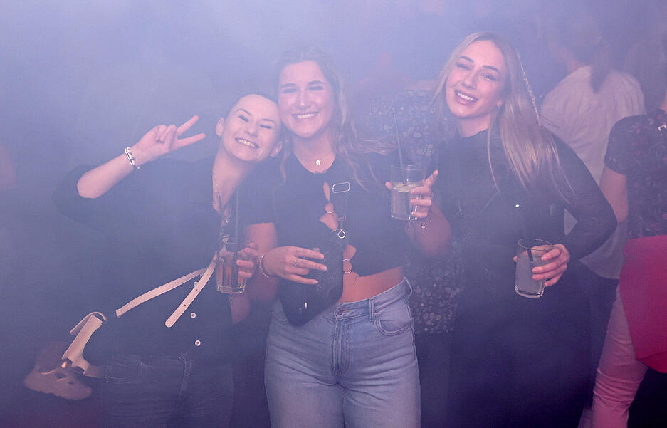 Zu früherer Stunde: Feiernde bei der Early Bird Party im Mobilat Zu früherer Stunde: Feiernde bei der Early Bird Party im Mobilat