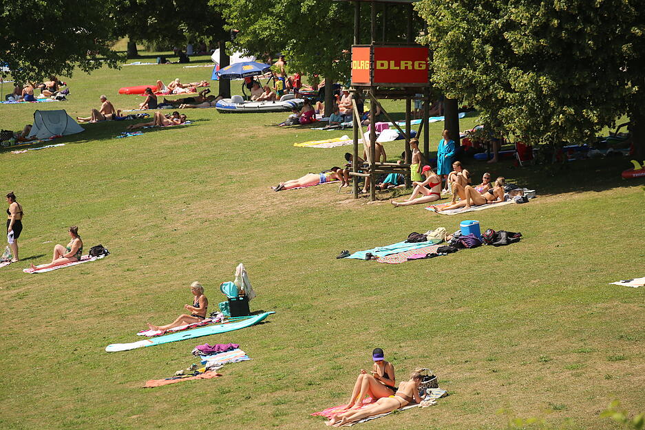 Heiße Temperaturen locken viele Besucher im Landkreis Heilbronn an die Badeseen. So voll war es an den Seen Ehmetsklinge, Elsenz und in Mühlbach. Heiße Temperaturen locken viele Besucher im Landkreis Heilbronn an die Badeseen. So voll war es an den Seen Ehmetsklinge, Elsenz und in Mühlbach.