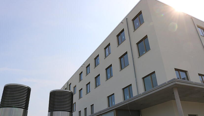 Der Neubau des Hohenloher Krankenhauses sieht von außen schon ziemlich fertig aus. Der Neubau des Hohenloher Krankenhauses sieht von außen schon ziemlich fertig aus.