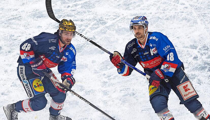 Goldhelm Alex Tonge (links) und Top-Torschütze Jeremy Williams sind die Lebensversicherung der Falken im Kampf um den Klassenerhalt. Goldhelm Alex Tonge (links) und Top-Torschütze Jeremy Williams sind die Lebensversicherung der Falken im Kampf um den Klassenerhalt.