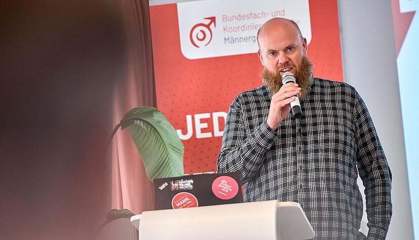 Viele betroffene Männer verharmlosen ihre Gewalterfahrung, sagt Tobias Schiefer. Viele betroffene Männer verharmlosen ihre Gewalterfahrung, sagt Tobias Schiefer.