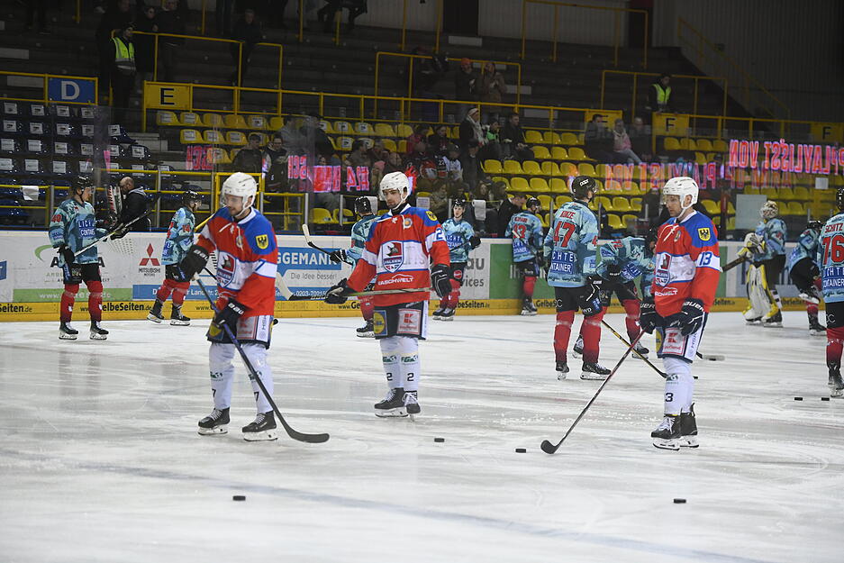 Die Vorzeichen waren klar: Ein Sieg der Heilbronner Falken würde den Favoriten mit 2:0 in Führung bringen in der Achtelfinalserie. Im nächsten Heimspiel könnte der Viertelfinaleinzug fix gemacht werden.