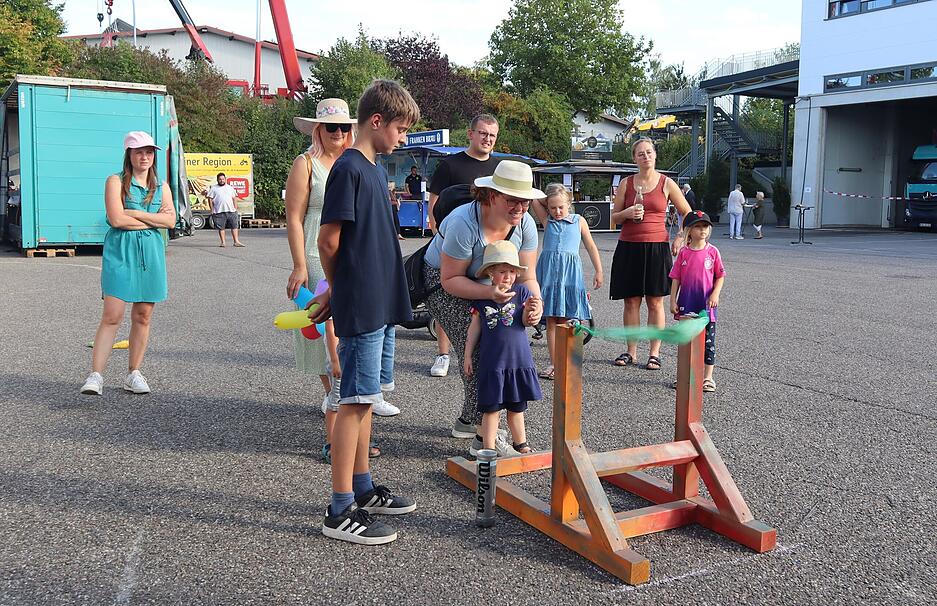 Zahlreiche Aussteller präsentieren ihr breites Leistungsspektrum und Mitmachaktionen.