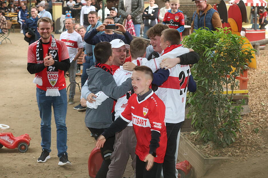 Jubel im Heilbronner Biergarten Foodcourt beim Public Viewing zum DFB-Pokalfinale. Jubel im Heilbronner Biergarten Foodcourt beim Public Viewing zum DFB-Pokalfinale.
