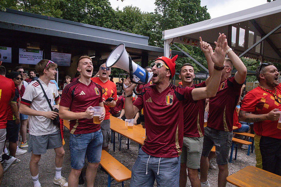 Die Biergärten und Fanzonen zur EM 2024 sin am Mittwoch voller belgischer Fans.