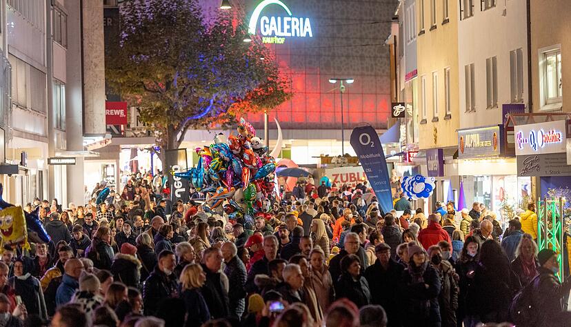 Tausende Besucher kamen am Freitag zum Nightshopping in die Heilbronner Innenstadt. Foto: Mario Berger Tausende Besucher kamen am Freitag zum Nightshopping in die Heilbronner Innenstadt. Foto: Mario Berger