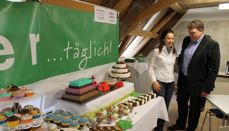 Brettach-Discher: Bei Meike und Andreas Discher gab es Informationen über normale und spezielle Backwaren für"s Fest.
Foto: Agentur Kochertal Brettach-Discher: Bei Meike und Andreas Discher gab es Informationen über normale und spezielle Backwaren für"s Fest.
Foto: Agentur Kochertal