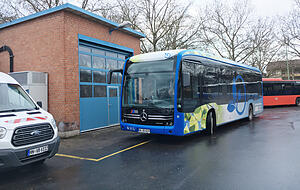 Im Depot der Heilbronner Stadtwerke hat der einzige E-Bus einen eigenen Stellplatz. Foto: Christoph Donauer