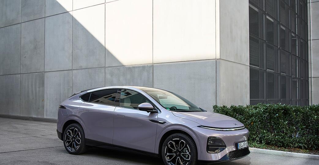 Im SUV-Coupé G6 hat der 800-Volt-Akku eine Kapazität von 81 kWh und ermöglicht Reichweiten von bestenfalls 525 Normkilometern. Im SUV-Coupé G6 hat der 800-Volt-Akku eine Kapazität von 81 kWh und ermöglicht Reichweiten von bestenfalls 525 Normkilometern.