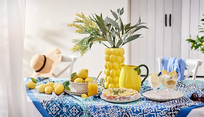 Mit wenig Aufwand etwas Urlaubsgef&uuml;hl auf den Tisch bringen: Deko mit Zitronen-Motiven - hier von Butlers - ist gerade angesagt.
