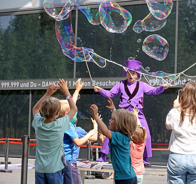 Millionste Besucher in der Experimenta Millionste Besucher in der Experimenta