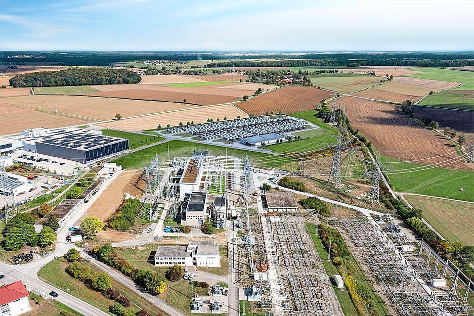 August 2023: Die Einrichtung der Netzbooster-Baustelle beginnt.