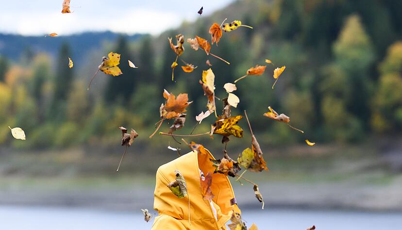 Das Sturmtief &laquo;Joshua&raquo; bewegt sich dem DWD zufolge momentan relativ langsam.