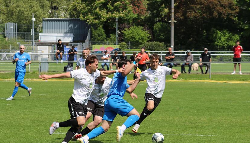 Der VfR Heilbronn tritt auch gegen den VfB Friedrichshafen zun&auml;chst nicht wie ein Absteiger auf. Katastrophale sechs Minuten best&auml;tigen dann aber seinen Tabellenplatz.