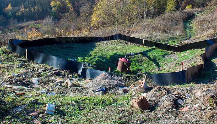 Der Landkreis plant, die einstige Hausmülldeponie in Stetten zu erweitern. Im Gegensatz zu den anderen Landkreis-Deponien kann dort noch viel Material gelagert werden. Dazu sind aber noch viele Schritte nötig.
Foto: Mario Berger Der Landkreis plant, die einstige Hausmülldeponie in Stetten zu erweitern. Im Gegensatz zu den anderen Landkreis-Deponien kann dort noch viel Material gelagert werden. Dazu sind aber noch viele Schritte nötig.
Foto: Mario Berger