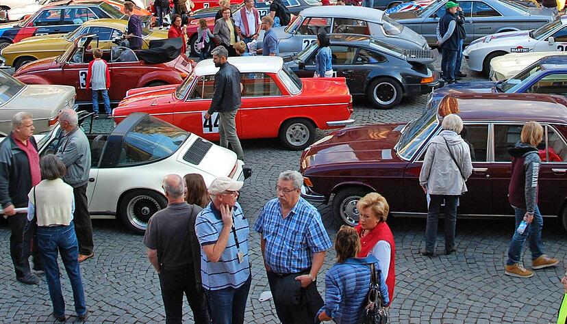 Große Oldtimer-Parade auf dem Heilbronner Marktplatz. Große Oldtimer-Parade auf dem Heilbronner Marktplatz.