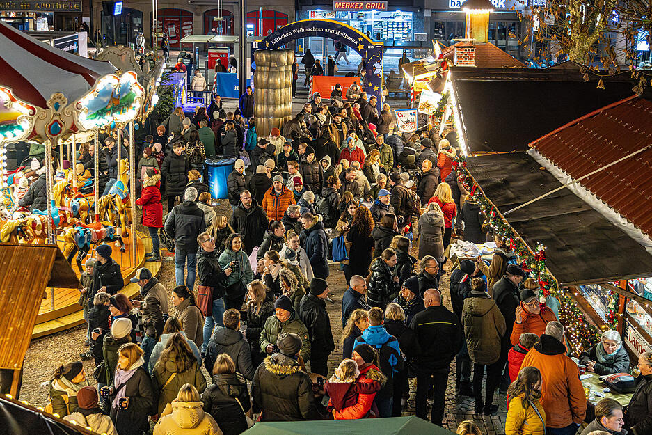 Wie schon an den Wochenenden zuvor, waren auch am dritten Advent wieder etliche Besucher unterwegs. Wie schon an den Wochenenden zuvor, waren auch am dritten Advent wieder etliche Besucher unterwegs.