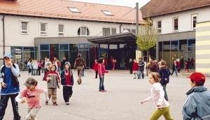 „Eine solche Betreuung gibt es nicht zum Nulltarif.“
N. Heuser „Eine solche Betreuung gibt es nicht zum Nulltarif.“
N. Heuser