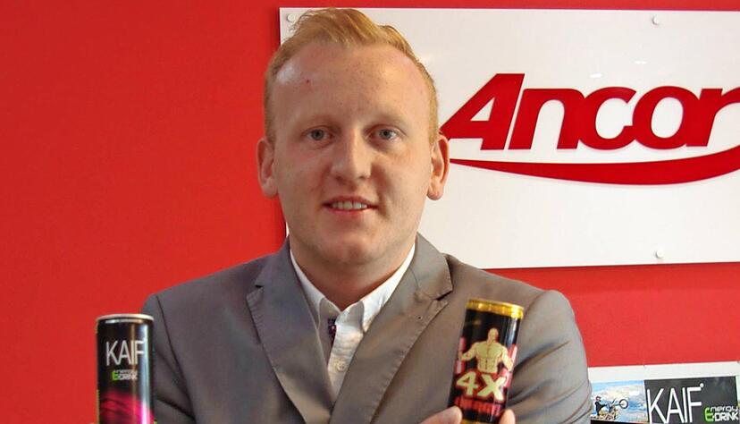 Waldemar Schlemmer ist stolz auf seine eigenen Kreationen: "4X" verkauft sich vor allem in Westafrika gut, "Kaif" in Nahost und Russland.
Heiko Fritze