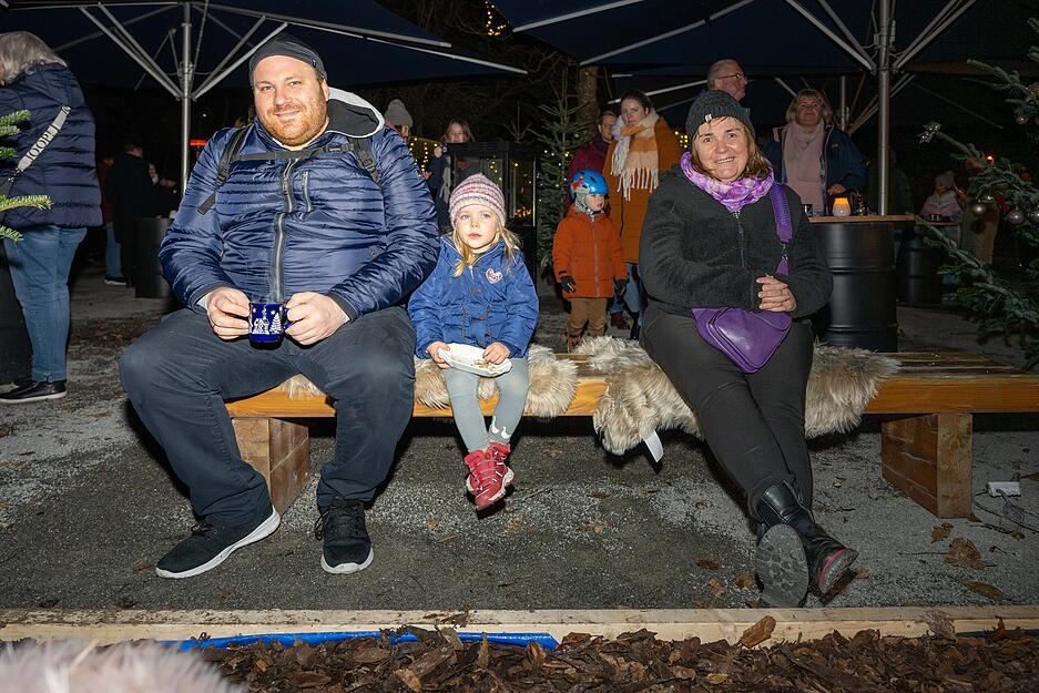 Dazu verwandelt sich der Ort in ein weihnachtliches Dorf.