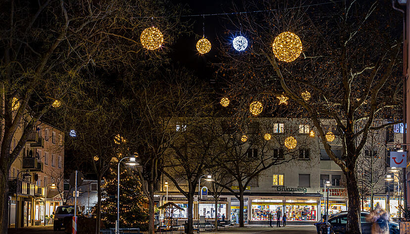 Die Hütte auf dem Lauffener Postplatz belegt jeden Tag eine andere Gruppe.