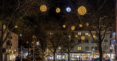 Die Hütte auf dem Lauffener Postplatz belegt jeden Tag eine andere Gruppe. Die Hütte auf dem Lauffener Postplatz belegt jeden Tag eine andere Gruppe.